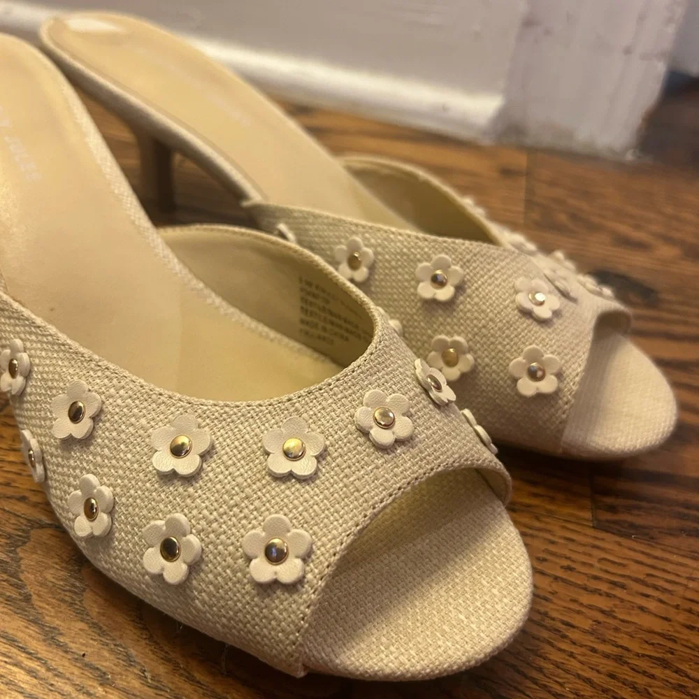 Sincerely Jules Cream Floral Heels - Picture 2 of 5